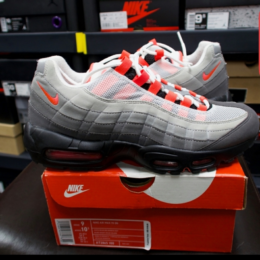 Nike Air Max 95 size 9 Grey black white red RETRO